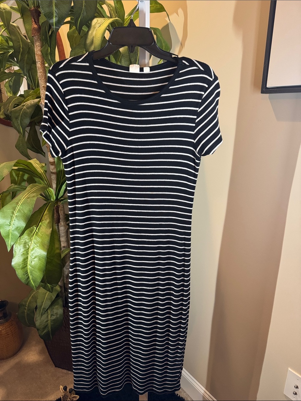 Black & White Striped Short-Sleeve Midi Dress size M GAP Brand